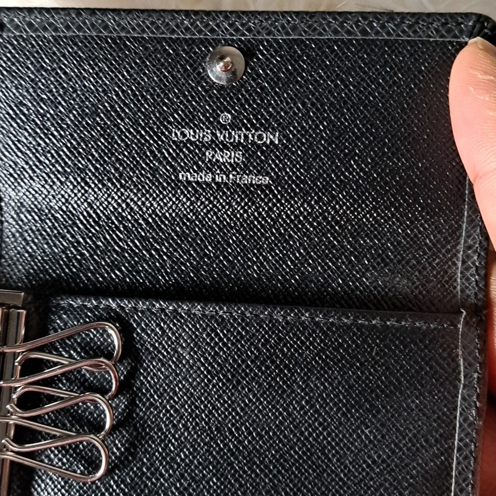 Louis Vuitton Taiga 4 Key Holder EUC - Picture 4 of 13
